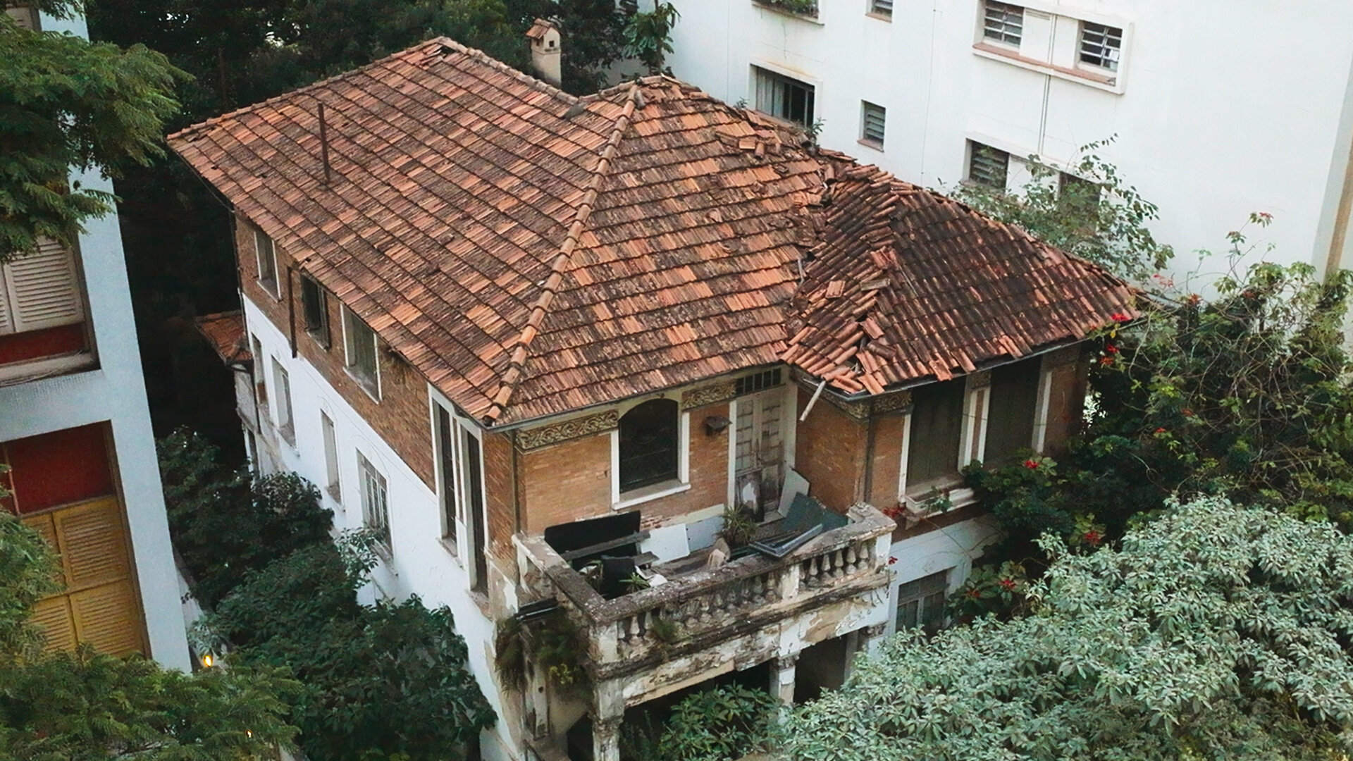Abandoned: The Woman in the Decaying House S1E3 Casa Grande
