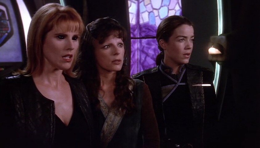 Babylon 5 S4E1 The Hour of the Wolf
