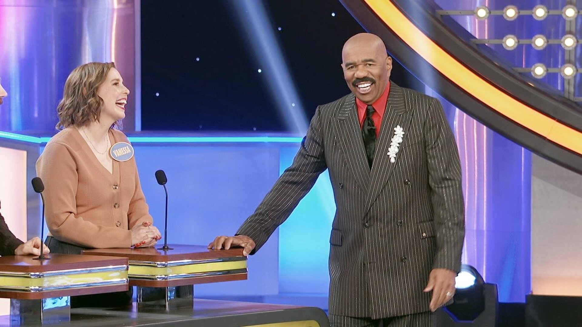 Celebrity Family Feud S11E6 The Harlem Globetrotters vs. The Dallas Cowboys Cheerleaders and Bridget Everett vs. Vanessa Bayer