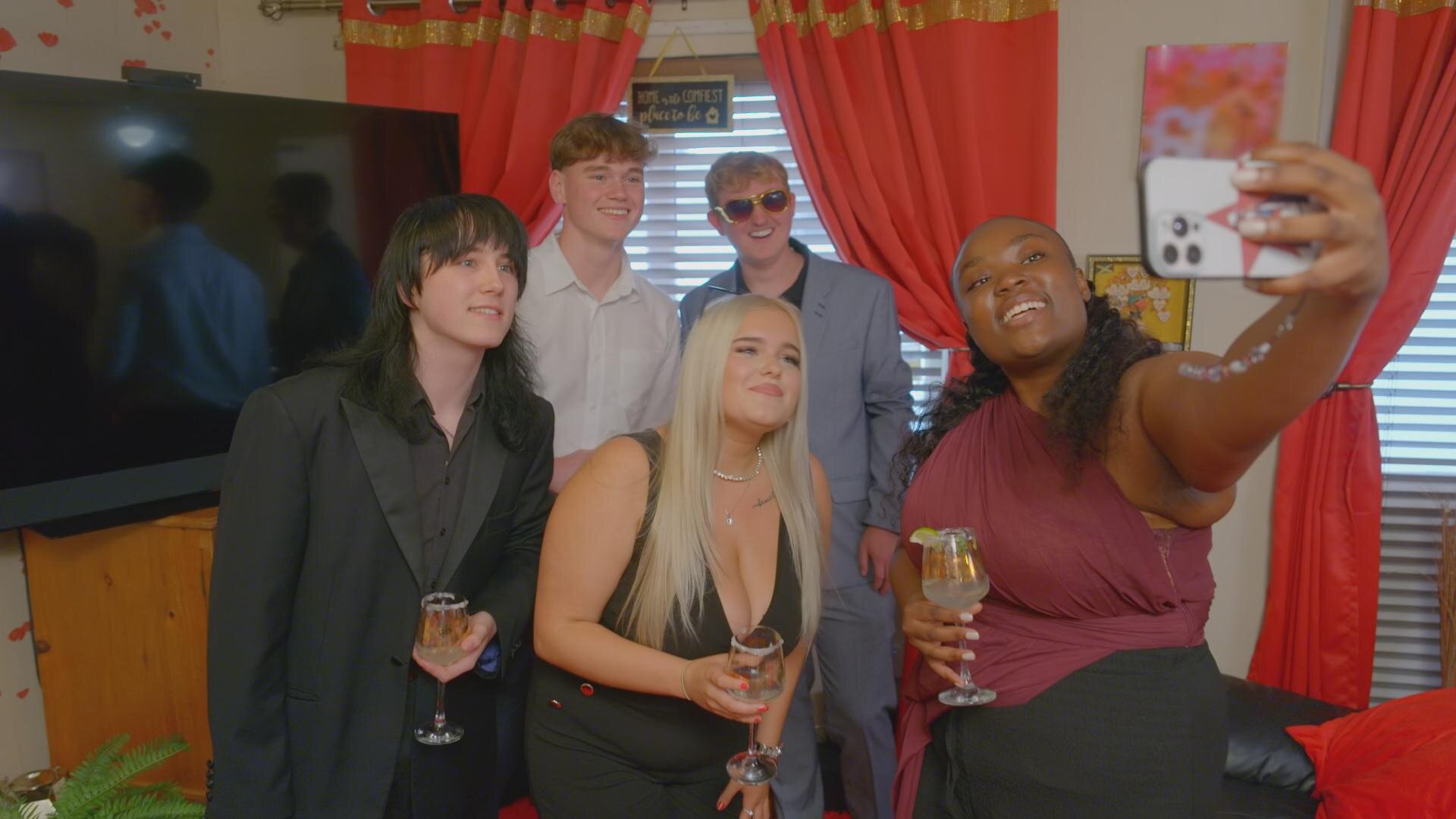 Come Dine with Me: Teens S1E1 Night 1: Aminah