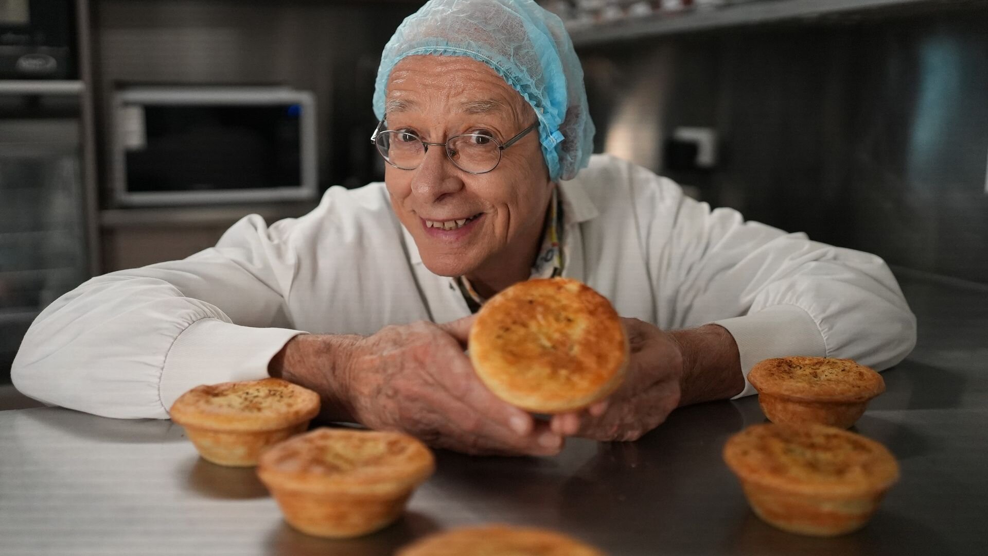 Dr Karl's How Things Work S2E3 Pies