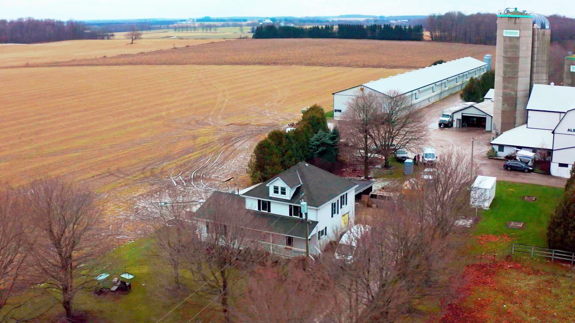 Farmhouse Facelift S1E3 A Main Floor Overhaul