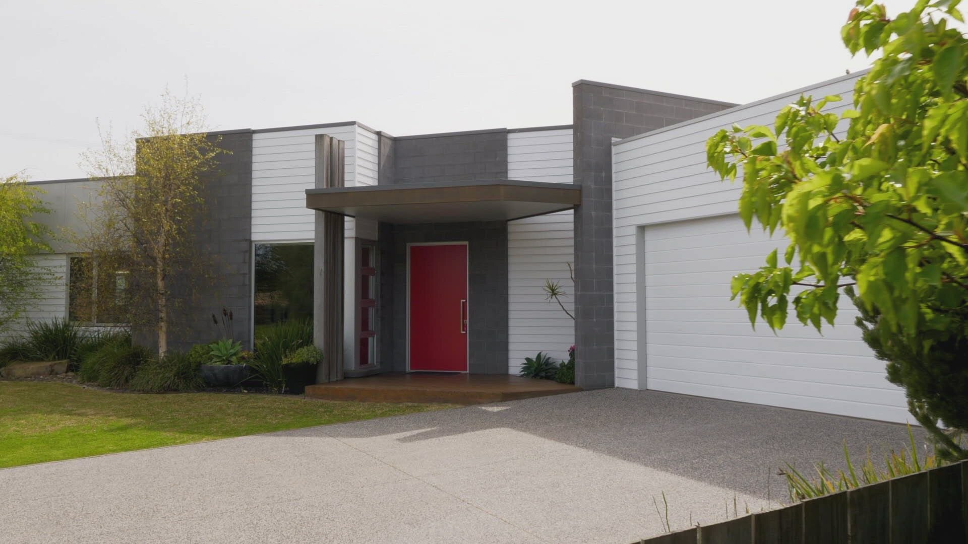 Find My Country House: Australia S1E1 Warnambool Brian and Gina
