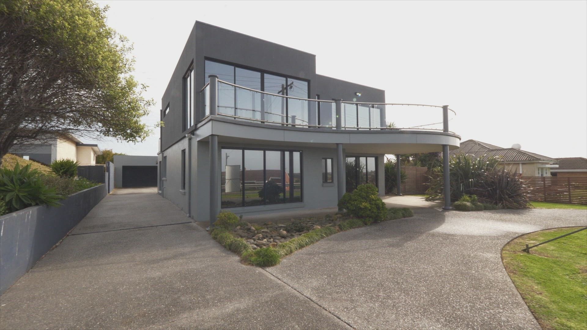 Find My Country House: Australia S1E6 Warrnambool Davina and Sean