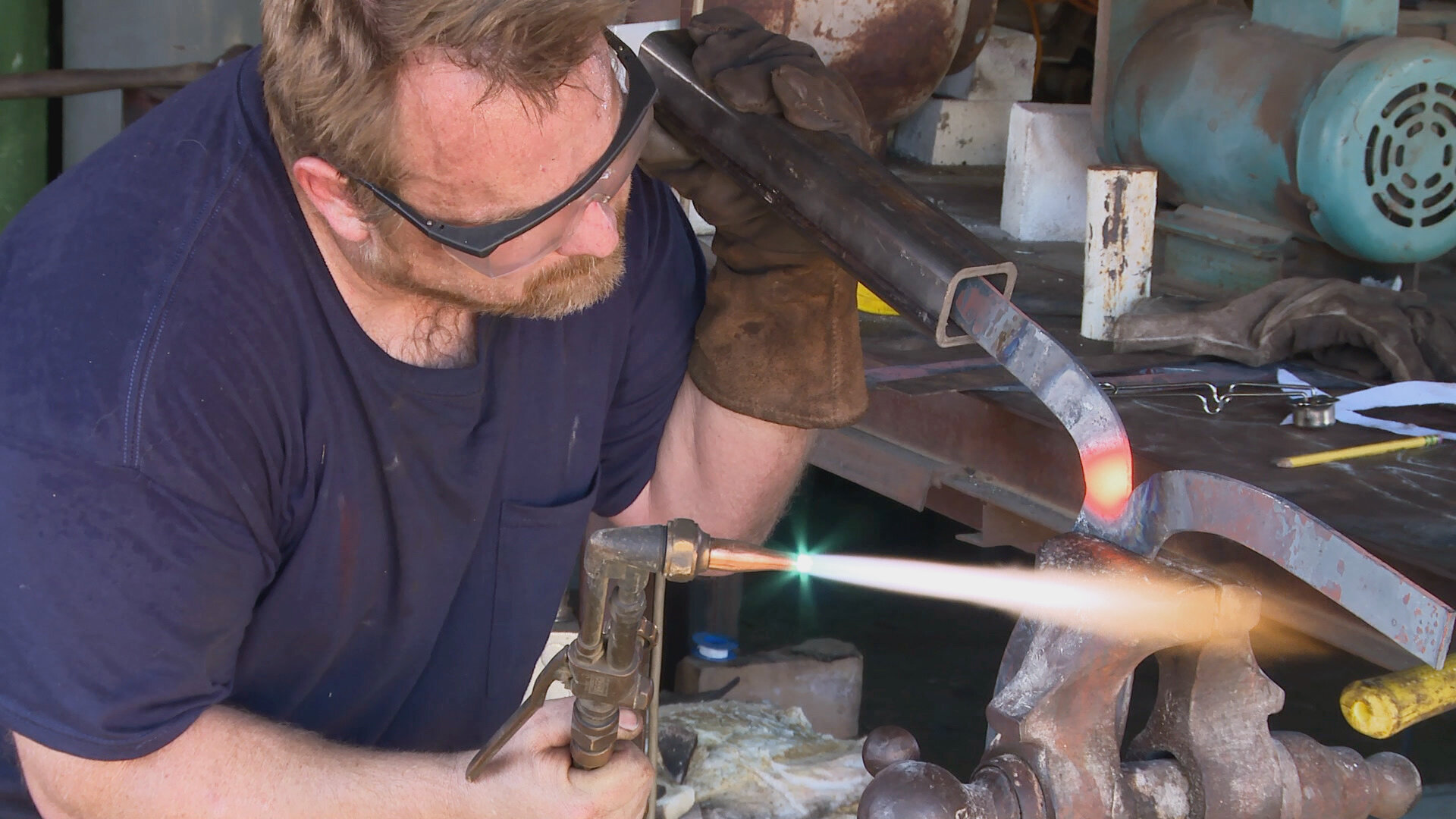 Forged in Fire S4E2 Deer Horn Knives
