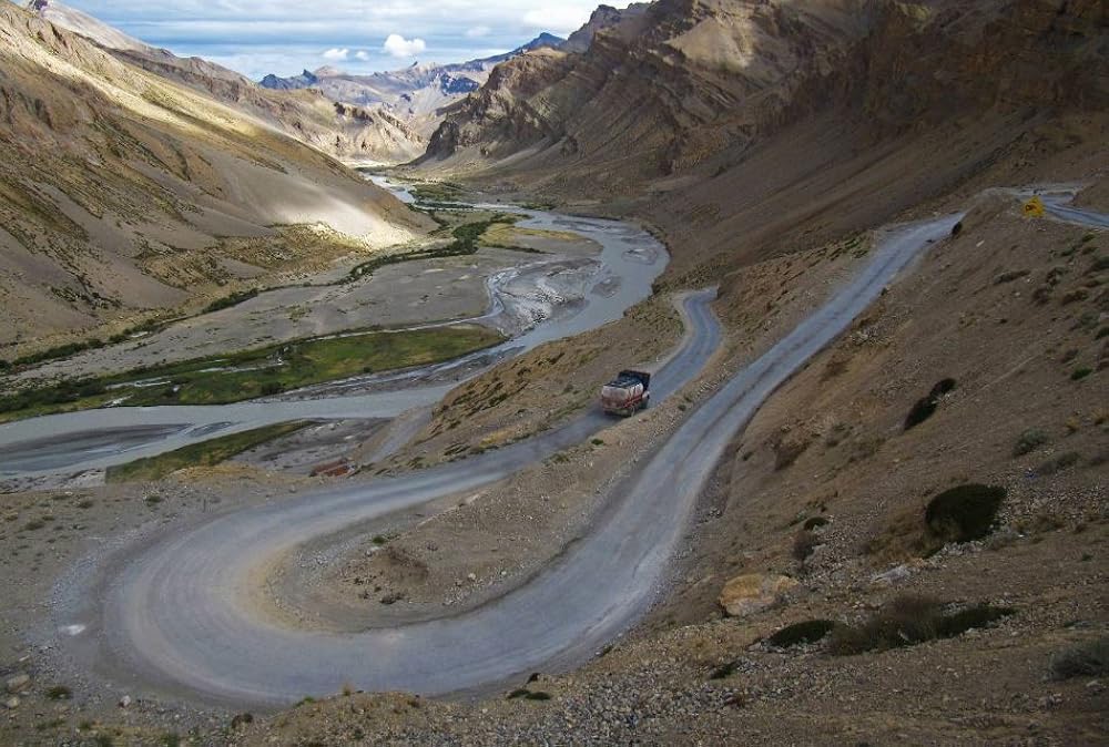 Hot Roads - The World's Most Dangerous Roads