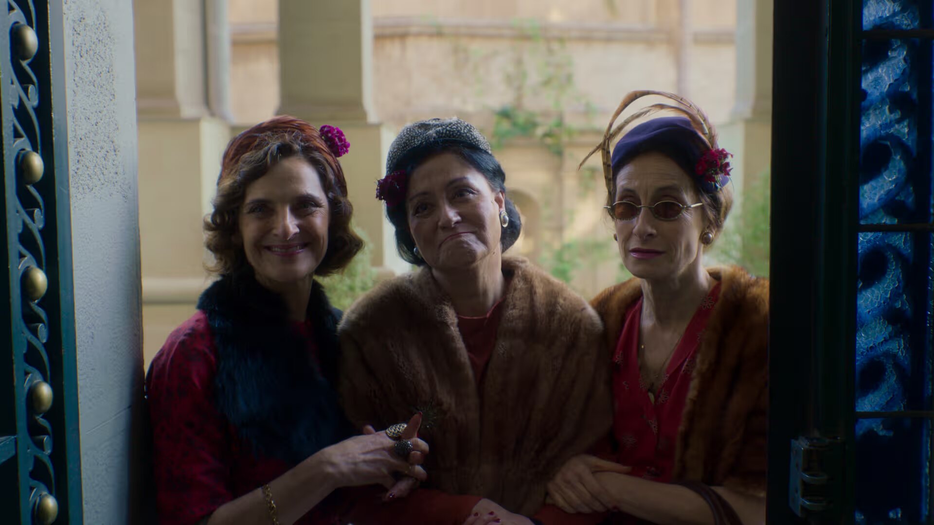 La Casa de los Espíritus S1E5 El tiempo de los espíritus