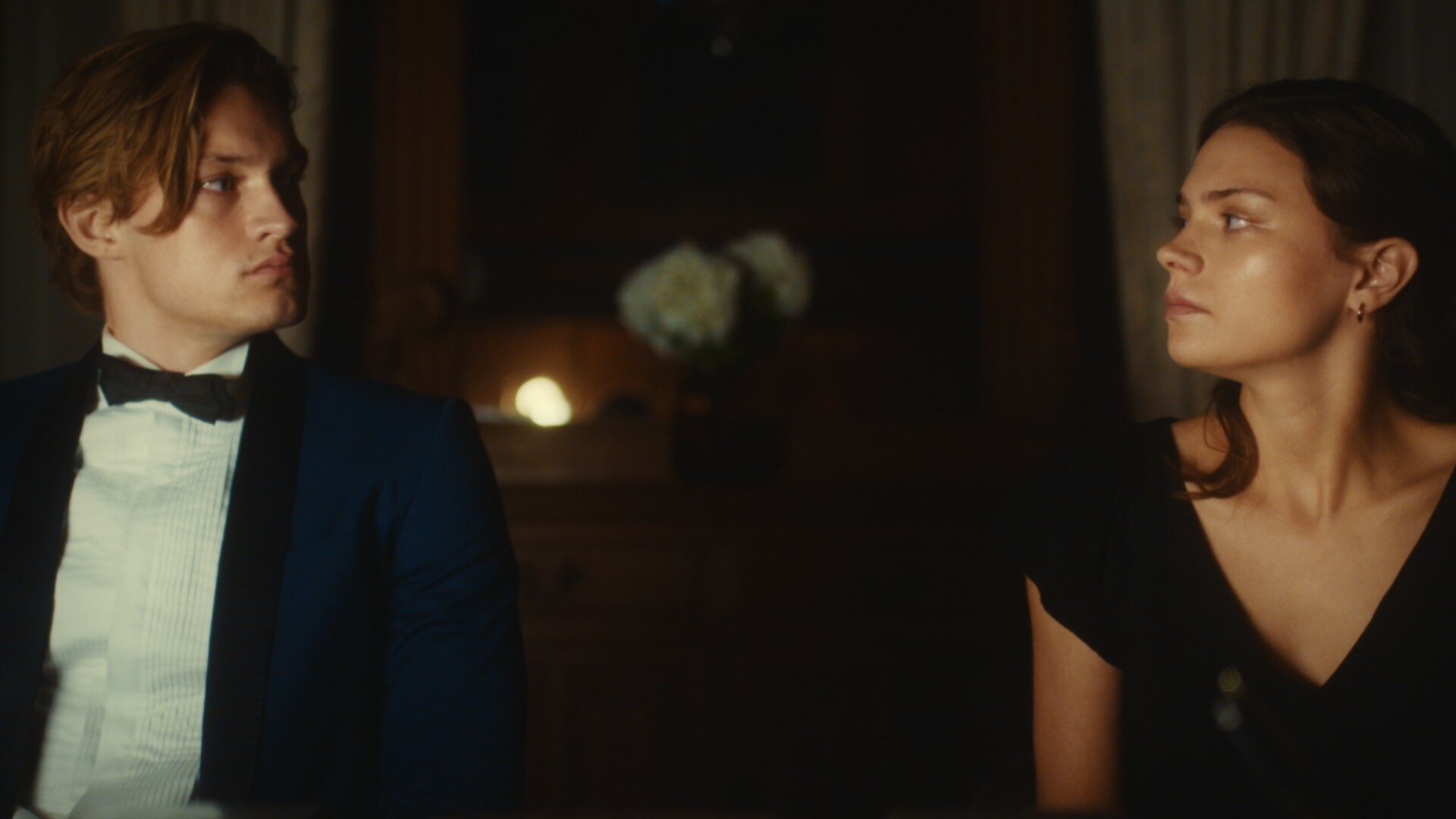 Maxton Hall: The World Between Us S1E1 Unterm Radar