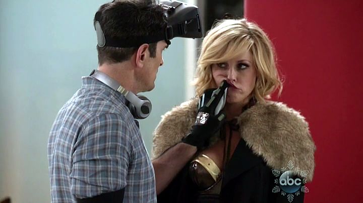Modern Family S7E7 Phil's Sexy, Sexy House