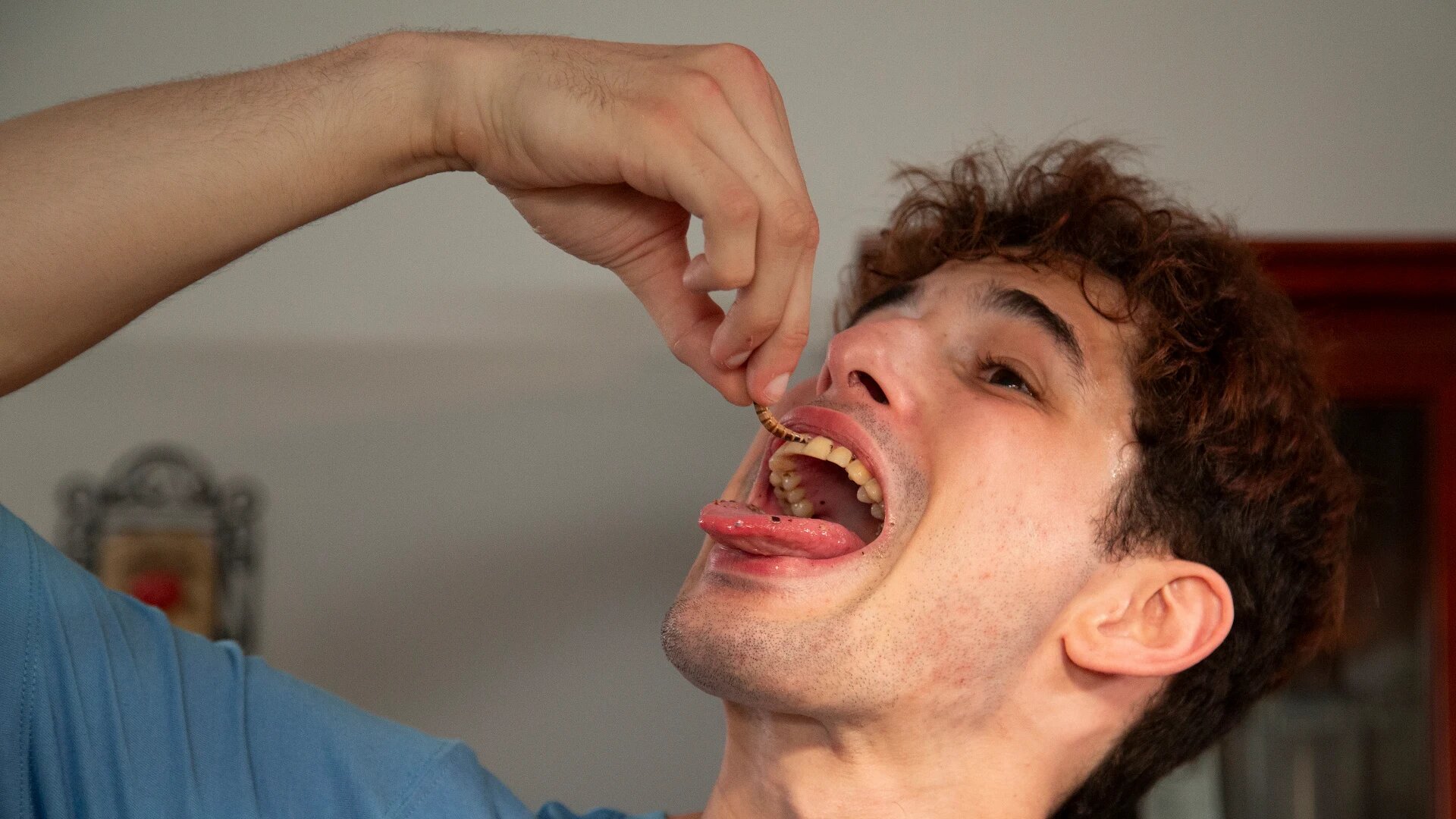 My Strange Addiction S7E2 Eats Bugs, Extreme Skin Care, Munches Makeup