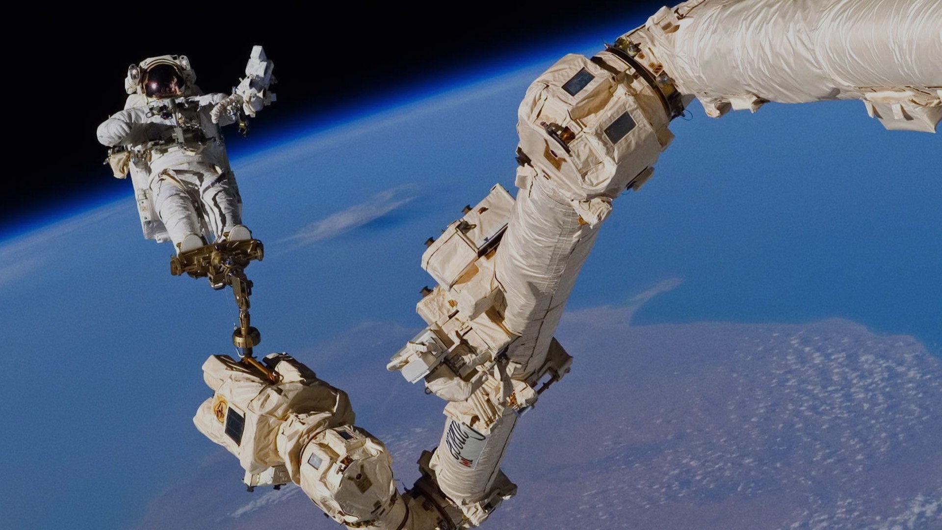 Nova S52E19 Operation Space Station: High-Risk Build