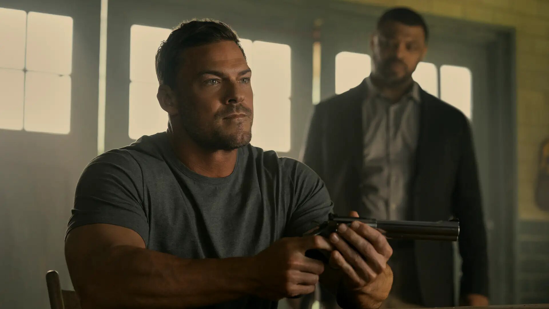 Reacher S3E1 Persuader