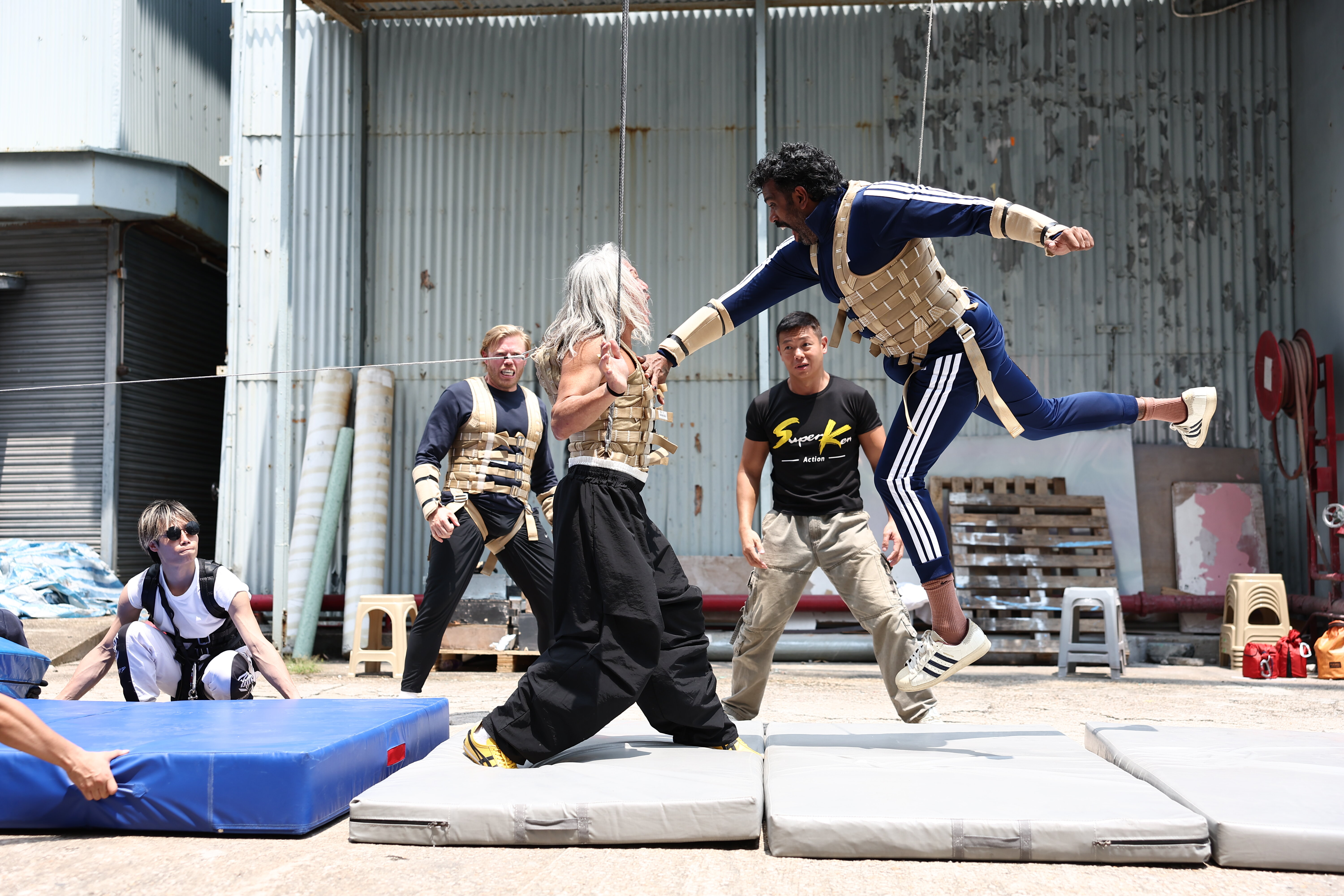 Rob & Romesh Vs S9E1 Kung Fu