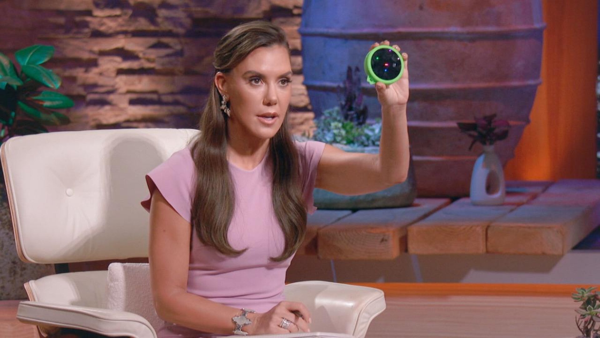 Shark Tank S17E10 Dating in the Wild: Will the Sharks Say Yes to a Unique Dating App? Alexis Ohanian Returns