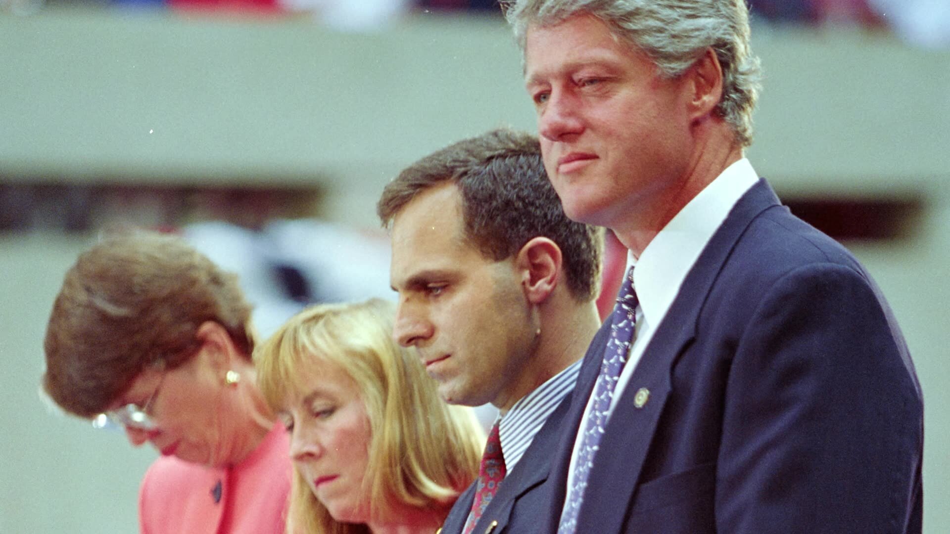 Standoff: The FBI, Power and Paranoia S1E3 Freeh / Clinton: Under Scrutiny