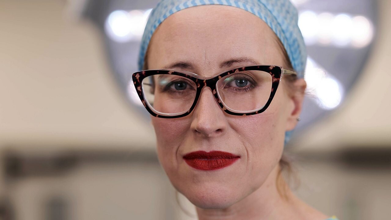 Surgeons: At the Edge of Life S8E3 Replace and Renew