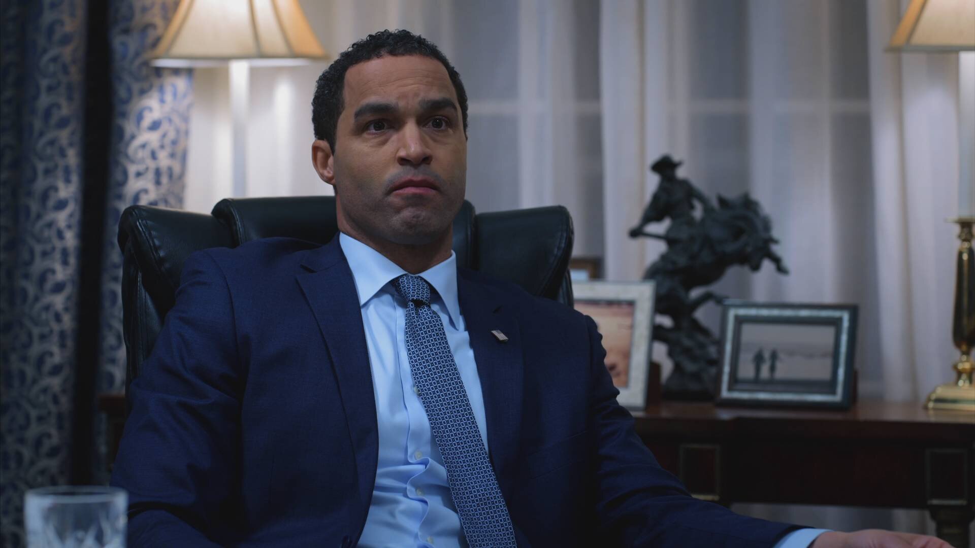 The Oval S6E3 Grown Woman