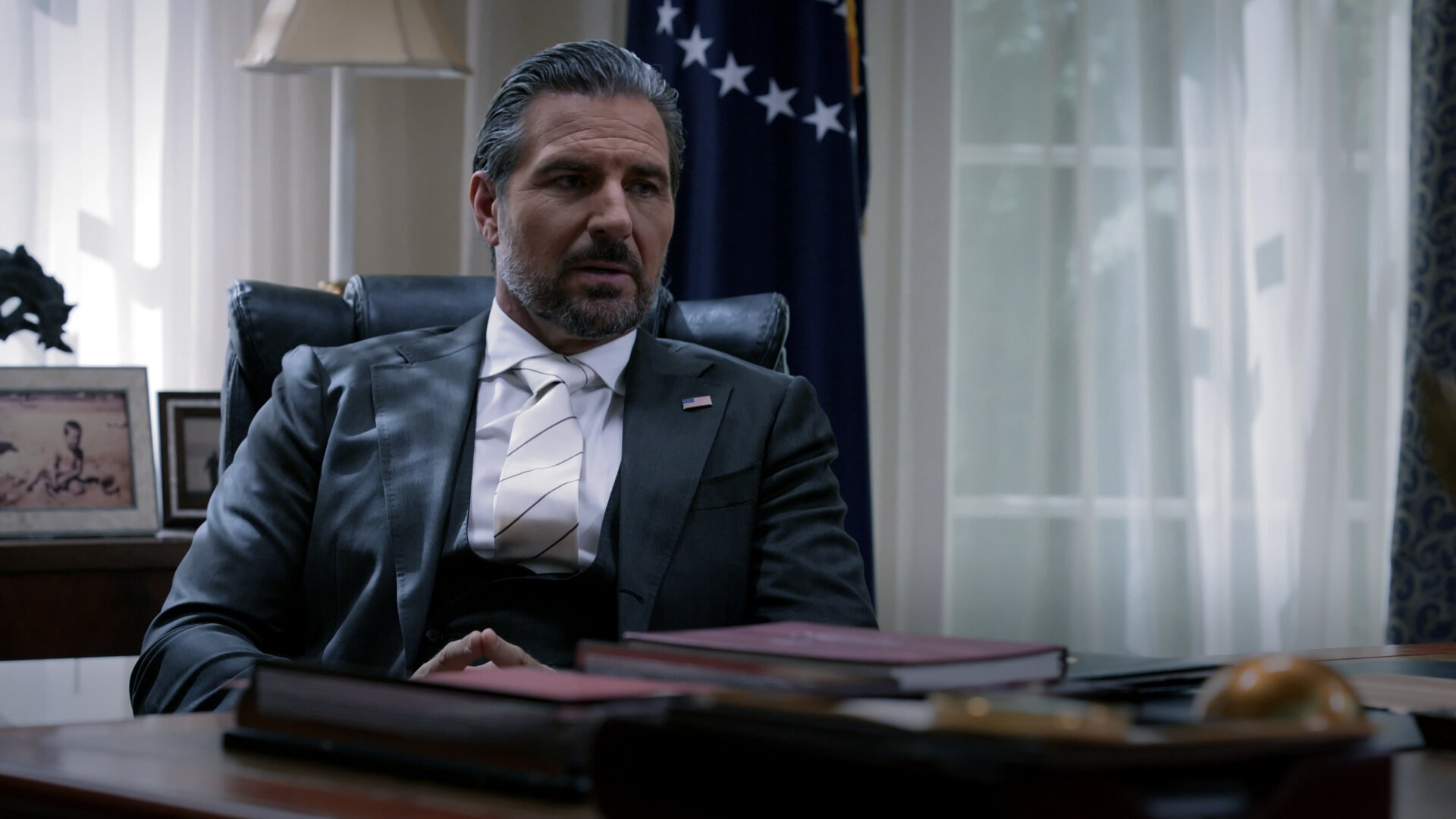 The Oval S7E21 Agent Stan Bennett