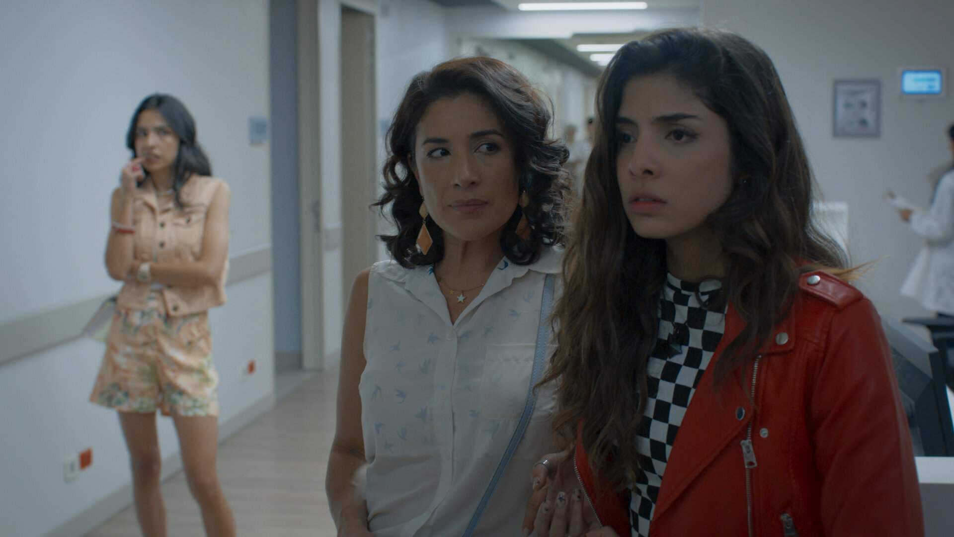 The Queen of Flow S3E14 Charly lucha por su vida, luego de recibir una puñalada