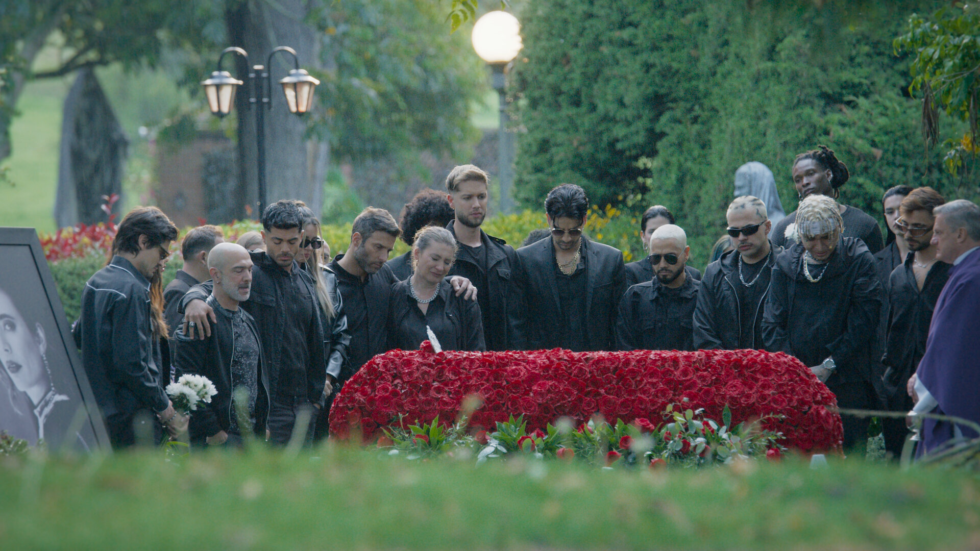 The Queen of Flow S3E42 Charly, Erick y toda la familia despiden a Yeimy en su funeral