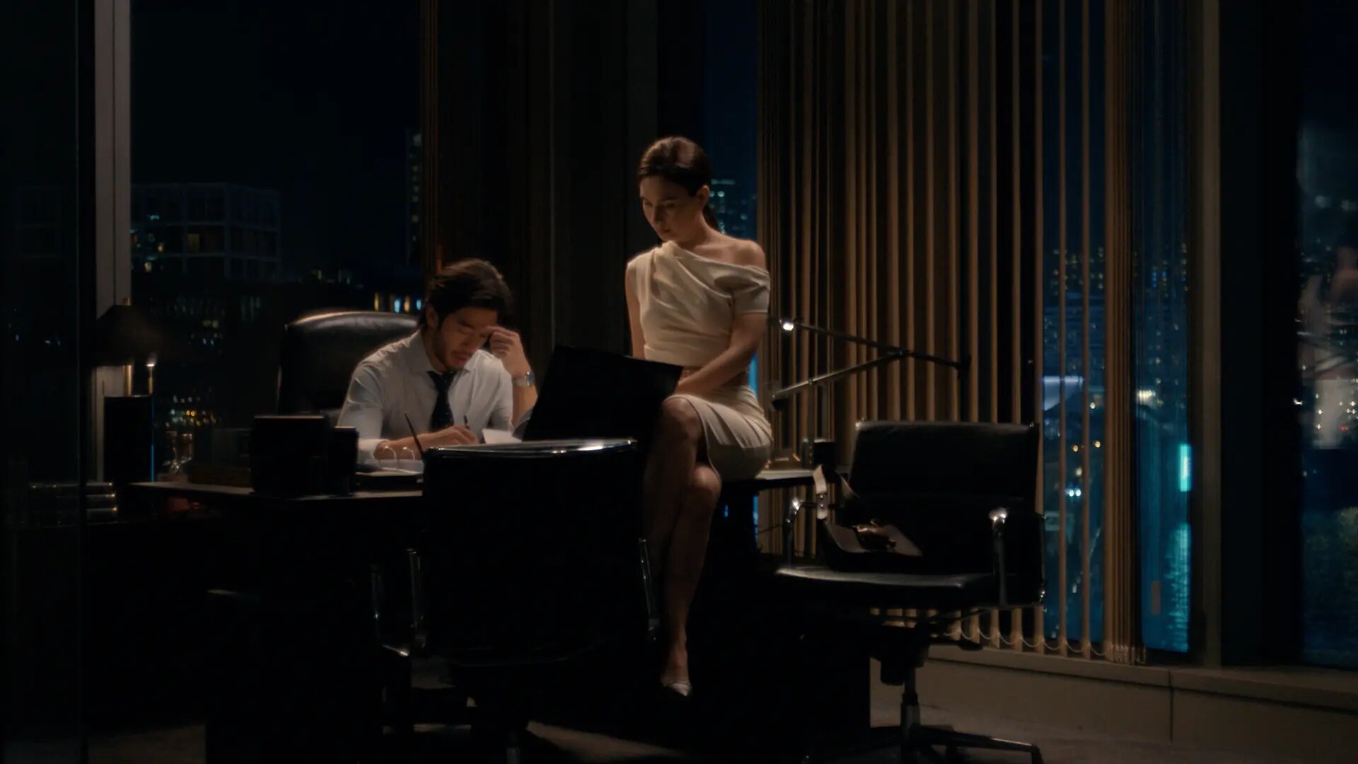 The Season S1E5 Ships in the Night