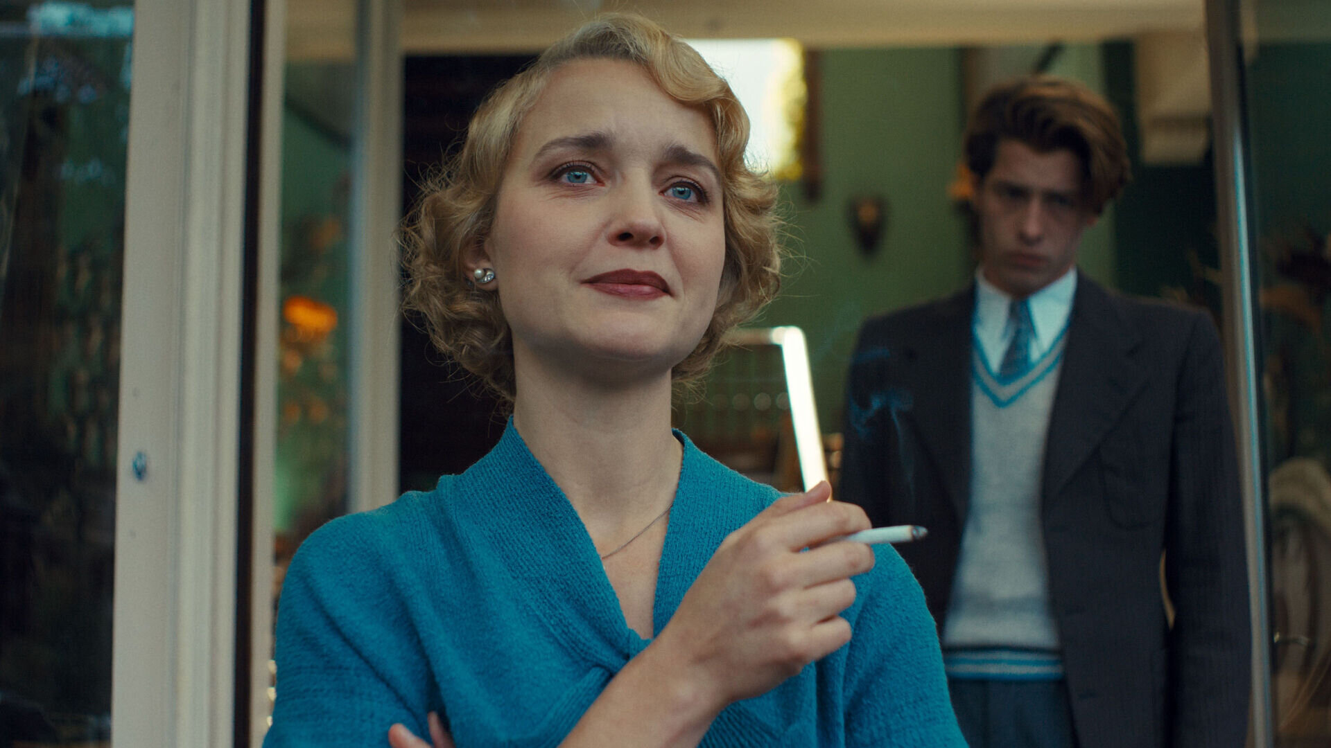 This is Not a Murder Mystery S1E3 The lobster telephone
