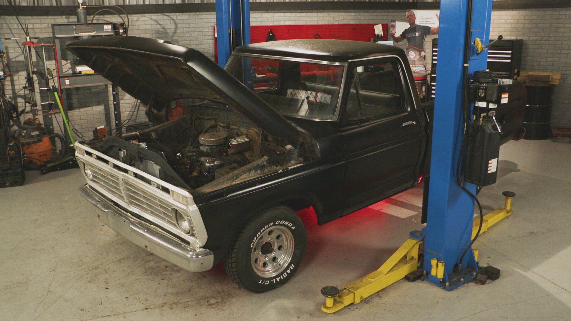 Truck Universe S21E1 Modern Suspension Swap