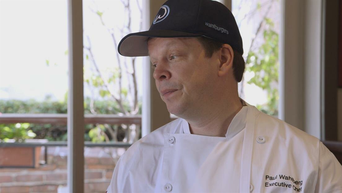Wahlburgers S6E6 When Mark Met Rhea